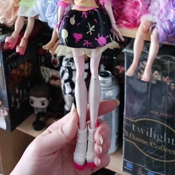 Monster high g1 art class Draculaura doll - Picture 3 of 3